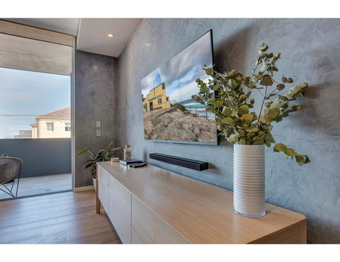 Oceanside Elegance At Superb Home Steps From Sand - Melbourne Tourism 13