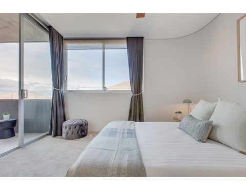 Oceanside Elegance At Superb Home Steps From Sand - Melbourne Tourism 10