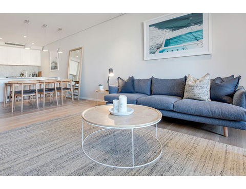 Oceanside Elegance At Superb Home Steps From Sand - Melbourne Tourism 4