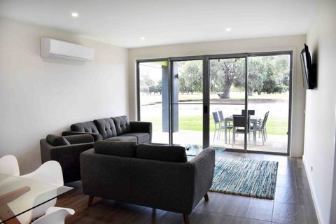 Comfort Suites Clubarham Golf Resort - Melbourne Tourism 14