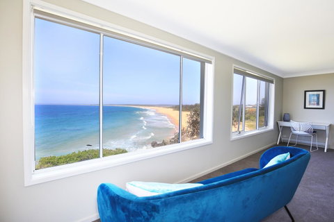 Neptune I Absolute Beachfront I Stunning Views - Melbourne Tourism 13