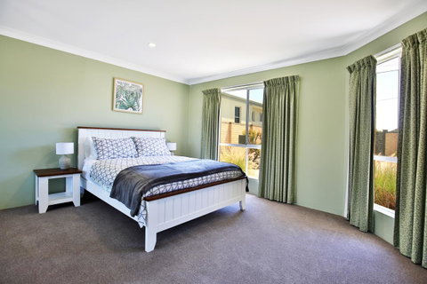Neptune I Absolute Beachfront I Stunning Views - Melbourne Tourism 15