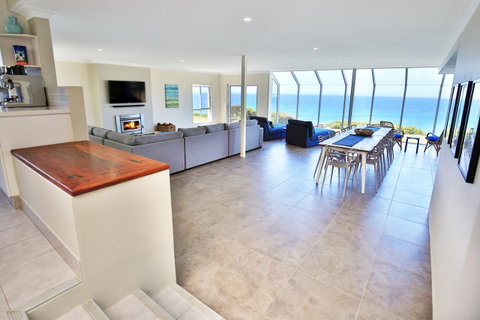 Neptune I Absolute Beachfront I Stunning Views - Melbourne Tourism 2