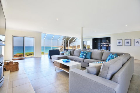 Neptune I Absolute Beachfront I Stunning Views - Melbourne Tourism 0