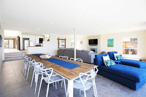 Neptune I Absolute Beachfront I Stunning Views - Melbourne Tourism 5