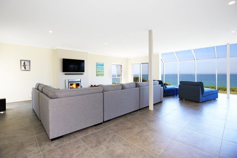 Neptune I Absolute Beachfront I Stunning Views - Melbourne Tourism 3