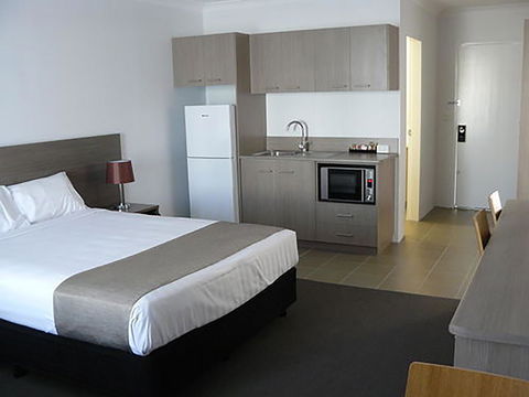 Adelong Motel - Melbourne Tourism 8