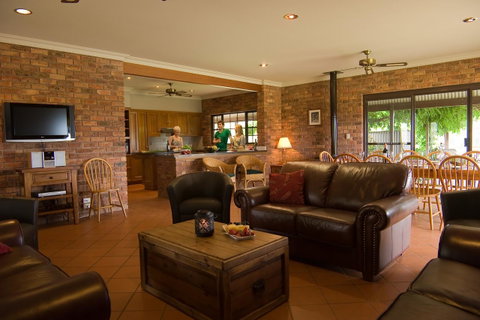 Ironstone Estate Lovedale - Melbourne Tourism 30