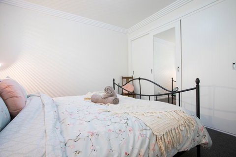 Armidale Cottage - House 2 - Melbourne Tourism 24