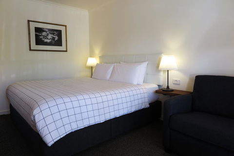 Summerhill Motor Inn - Melbourne Tourism 1