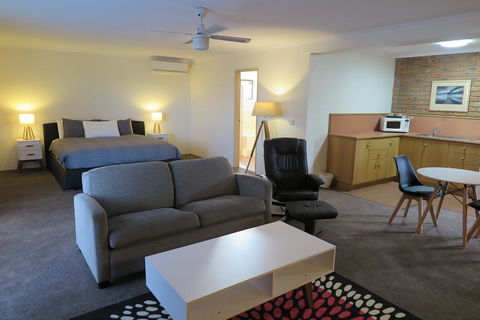 Summerhill Motor Inn - Melbourne Tourism 38