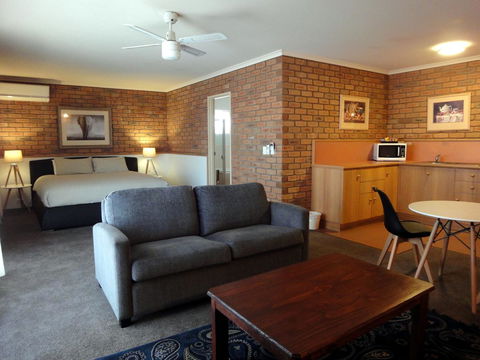 Summerhill Motor Inn - Melbourne Tourism 35