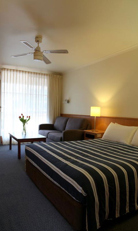 Summerhill Motor Inn - Melbourne Tourism 13