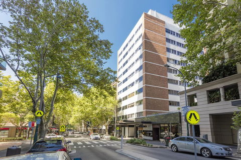 Macleay Hotel - Melbourne Tourism 1