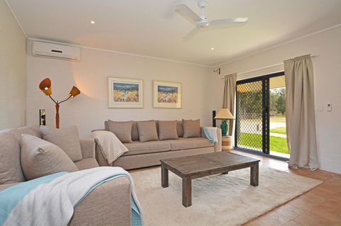 JE Guesthouse, Central To All The Hunter Valley Has To Offer - Melbourne Tourism 1