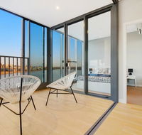 Brand New 3 Bedrooms Apt with Waterfront View - Melbourne Tourism