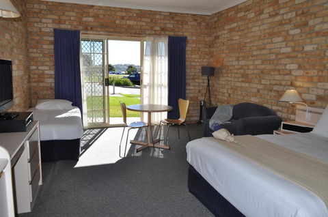Mollymook Surfbeach Motel & Apartments - Melbourne Tourism 1