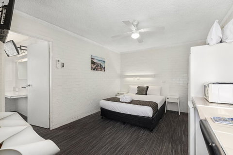 Coastal Bay Motel - Melbourne Tourism 16