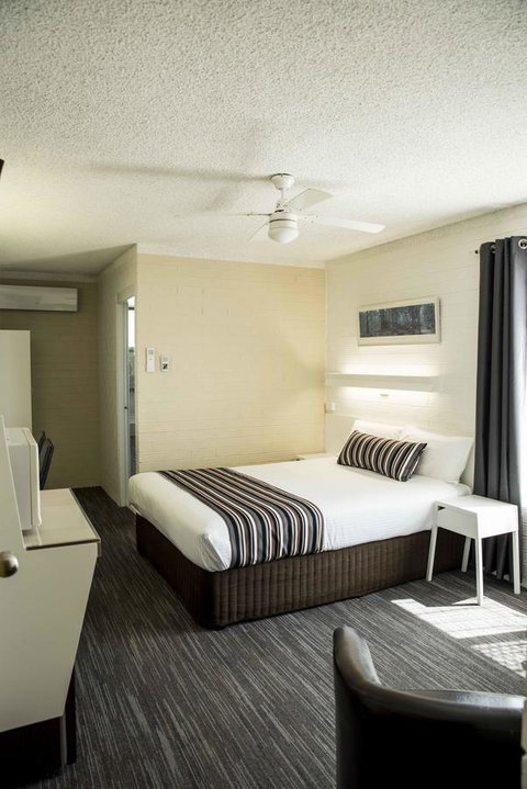 Coastal Bay Motel - Melbourne Tourism 35