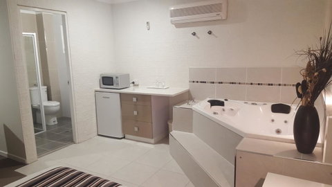 Coastal Bay Motel - Melbourne Tourism 40