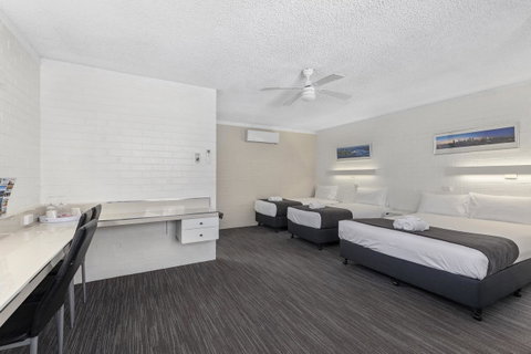Coastal Bay Motel - Melbourne Tourism 11