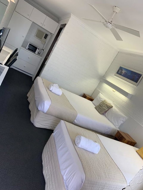 Coastal Bay Motel - Melbourne Tourism 34