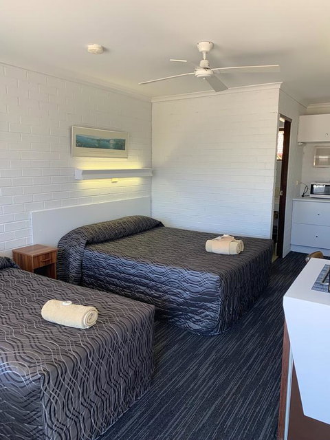 Coastal Bay Motel - Melbourne Tourism 33
