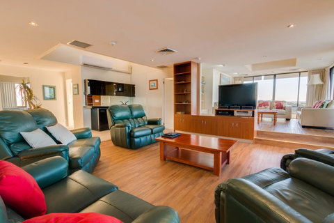 Pacific Towers Beach Resort - Melbourne Tourism 23