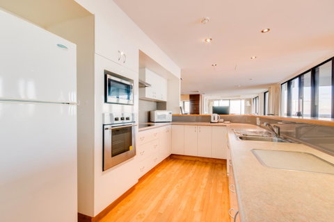Pacific Towers Beach Resort - Melbourne Tourism 18