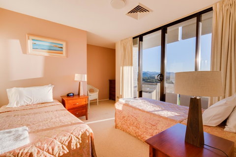 Pacific Towers Beach Resort - Melbourne Tourism 19
