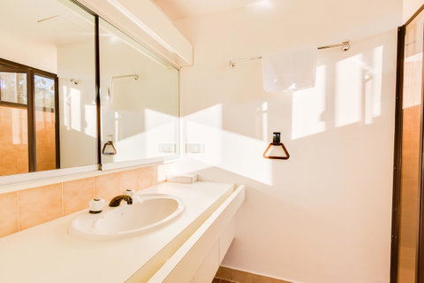 Pacific Towers Beach Resort - Melbourne Tourism 28