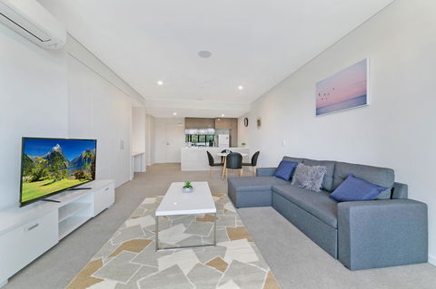 Stylish And Neat Two Bed Apartment In Wentworth Point - Melbourne Tourism 1