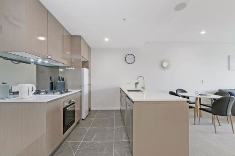 Stylish And Neat Two Bed Apartment In Wentworth Point - Melbourne Tourism 5
