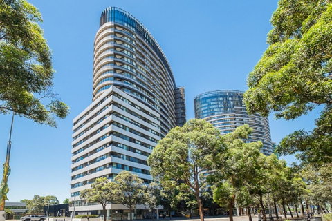 Australian Tower Stay - Melbourne Tourism 0