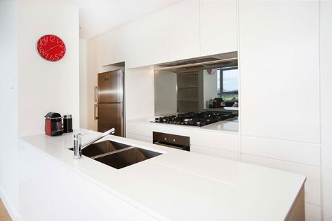 Gadigal Groove - Modern And Bright 3BR Executive Apartment In Zetland With Views - Melbourne Tourism 3