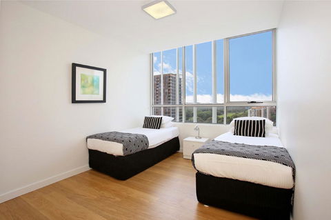 Gadigal Groove - Modern And Bright 3BR Executive Apartment In Zetland With Views - Melbourne Tourism 6