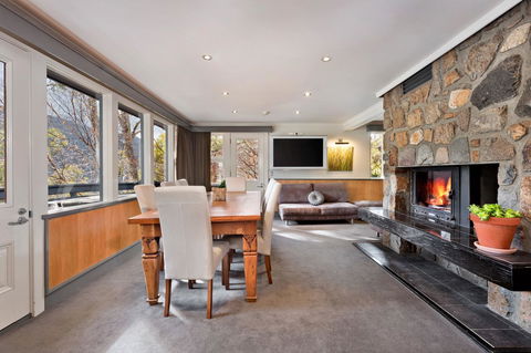 Pure Chalet Thredbo - Melbourne Tourism 14