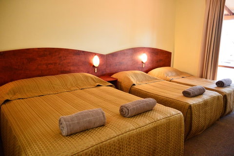 Erldunda Desert Oaks Resort - Melbourne Tourism 38