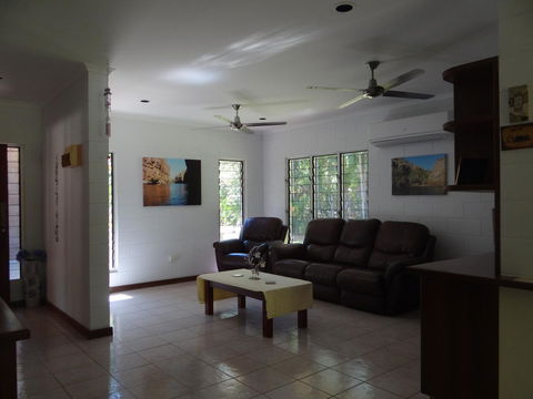 DARWIN'S SHADY ACRES RETREAT - Melbourne Tourism 21