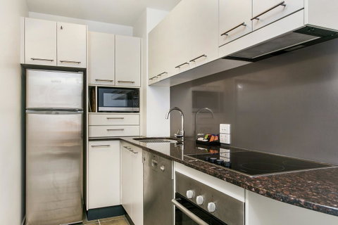 Lennox Holiday Apartments - Melbourne Tourism 36