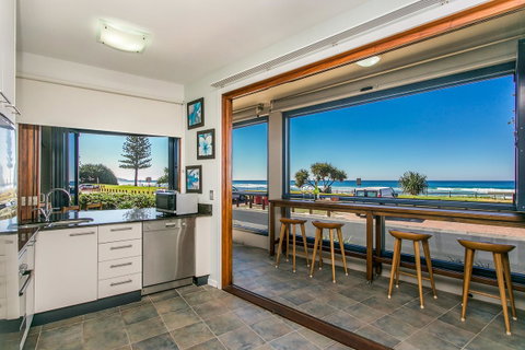 Lennox Holiday Apartments - Melbourne Tourism 13