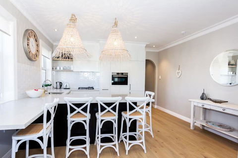 BONDI BREEZE-hosted By:L'Abode Accommodation - Melbourne Tourism 3