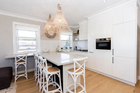 BONDI BREEZE-hosted By:L'Abode Accommodation - Melbourne Tourism 0
