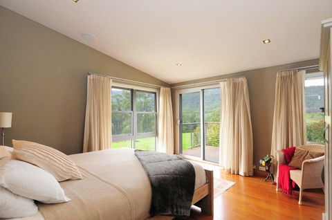 Bottlebrush Lodge - Great Views And A Pool! - Melbourne Tourism 3