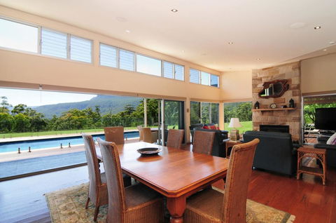 Bottlebrush Lodge - Great Views And A Pool! - Melbourne Tourism 2