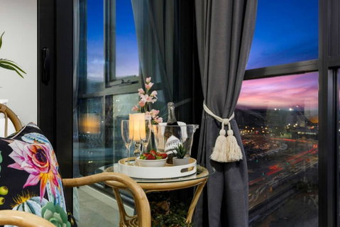 Braddon Penthouse, Top Location, Netflix, WiFi, Views - Melbourne Tourism 0