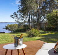 Braeside - waterfront fireplace - Melbourne Tourism