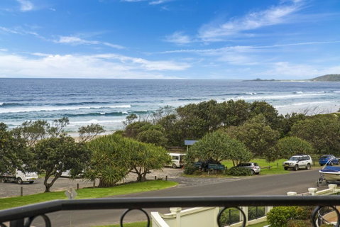 Breakers 2/12 - Melbourne Tourism 1