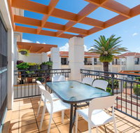 Breakers Block 3 - Unit 2 - Pool in complex - across the road from the beach - Melbourne Tourism