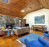 Breakfast Creek Cottage - Central bluestone cottage - Melbourne Tourism